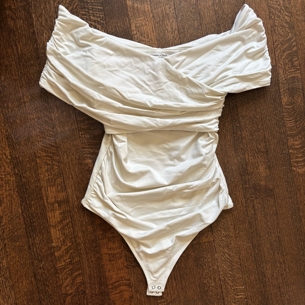 Abercrombie & Fitch Off-Shoulder Cream Bodysuit - Picture 3 of 4